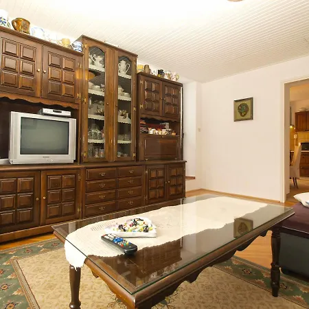 Maria 64 Apartment